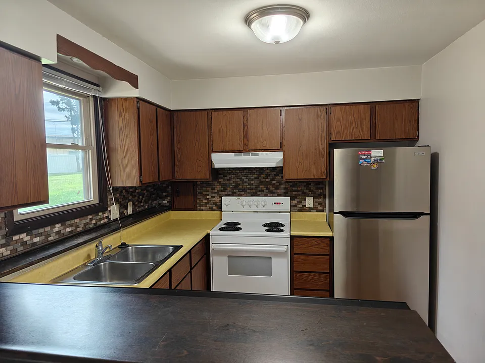 3693 Robert Pl