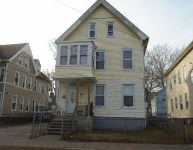 1st image of 124 Hallock Ave