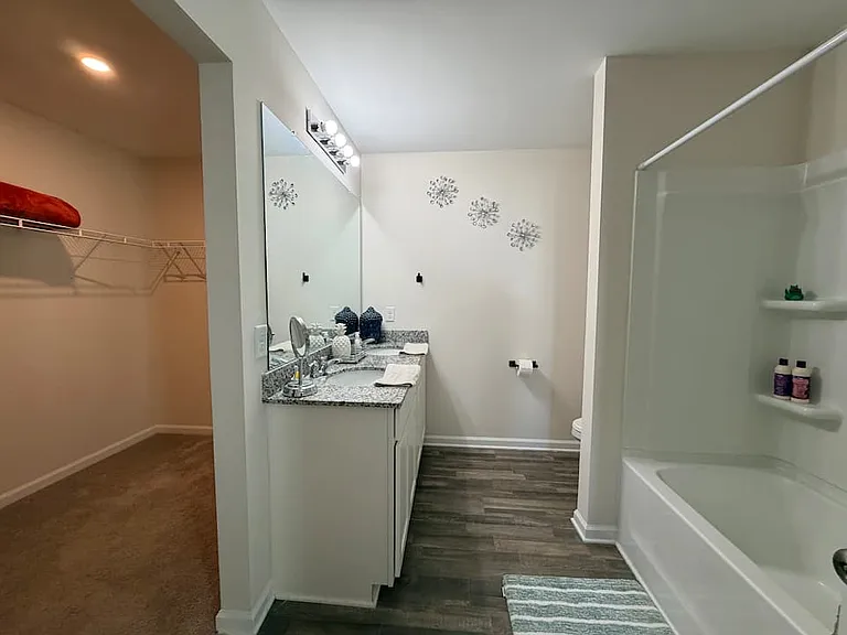 301 Long Grove Ln — Photo 7