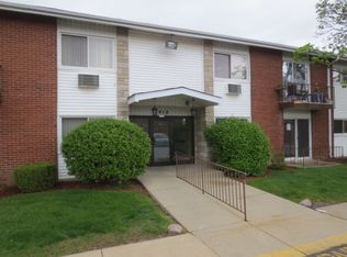 8912 Steven Dr APT 1E, Des Plaines, IL 60016