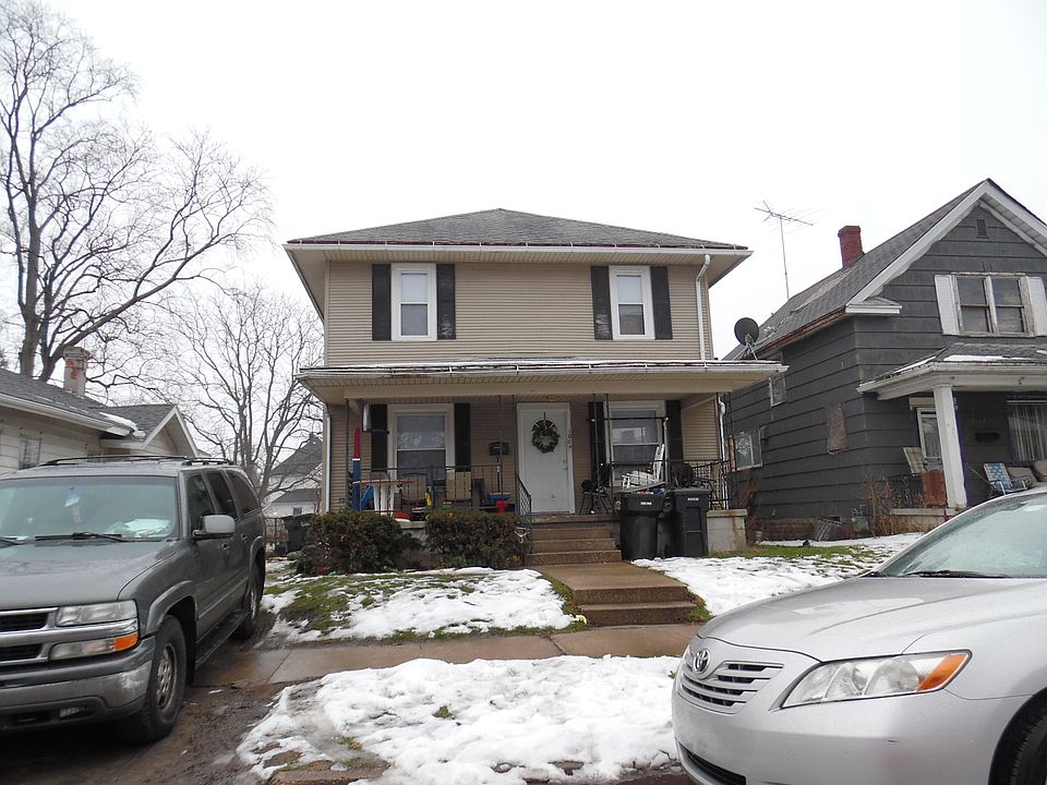 1st image of 1004 College St