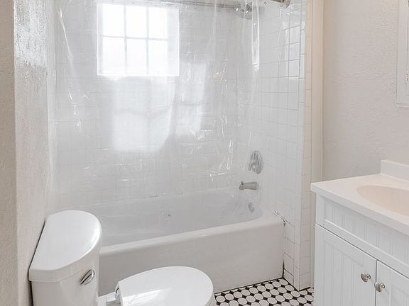 4th image of 303-317 Greene St #305-B