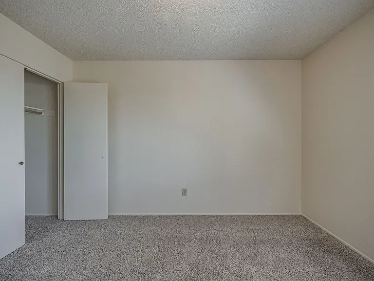 1021 W Perdew Ave — Photo 19