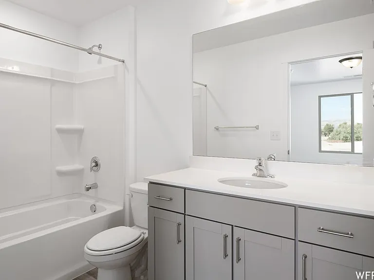 1077 Jack Dr — Photo 5