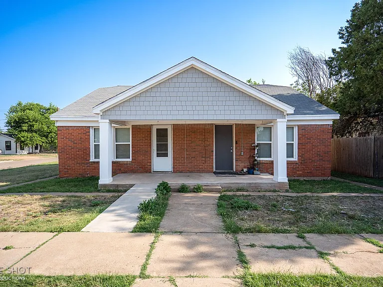 2744 Russell Ave — Photo 1
