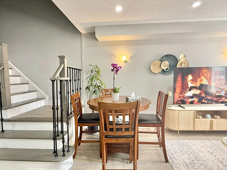 2037 Bur Oak Ave — Photo 10