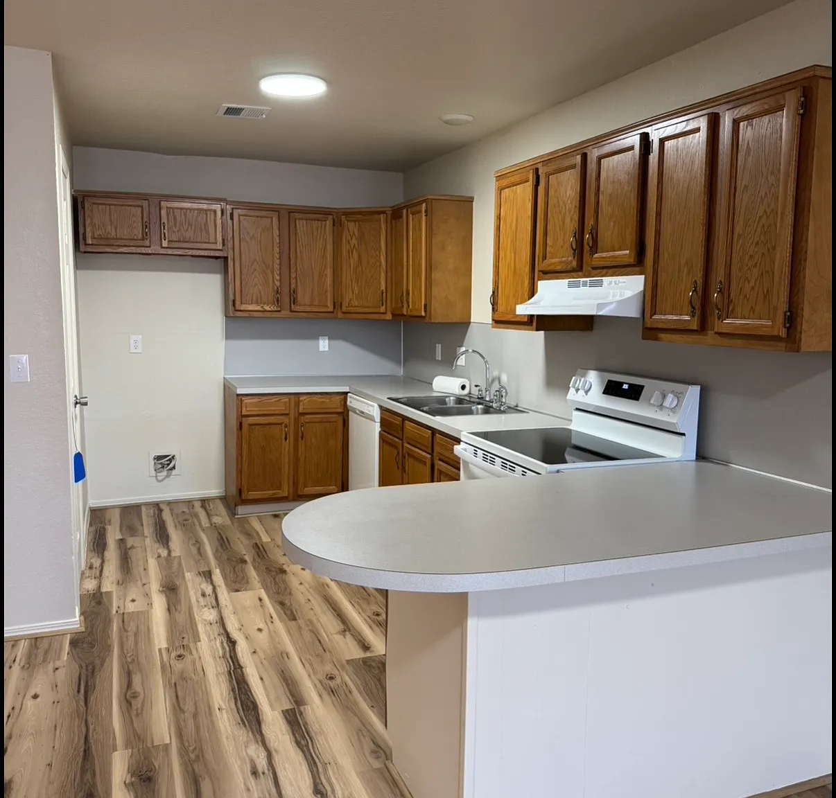 3 bed, 1000 sqft, $1,600 — Photo 4