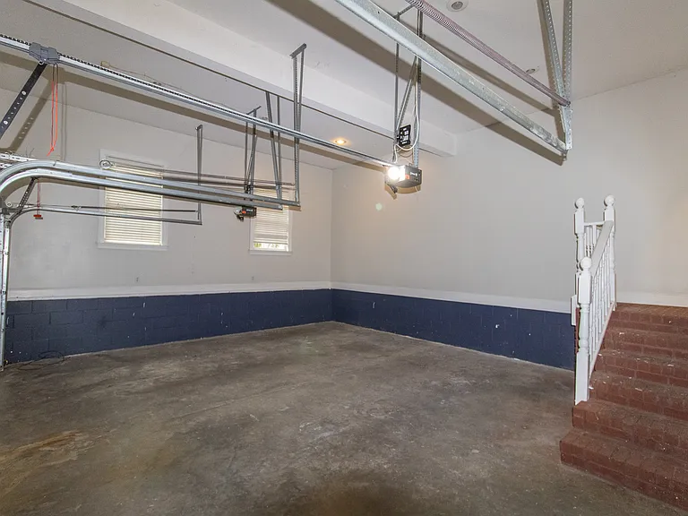 906 Monarch Cir — Photo 3