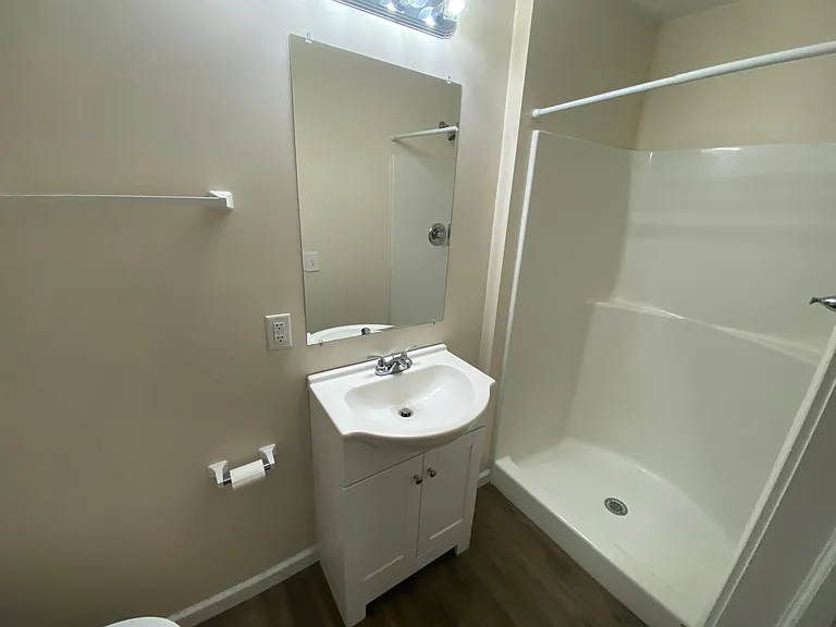 433 N Thomas Rd #7 — Photo 7