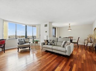 624 Harmon Cove Tower, Secaucus, NJ 07094
