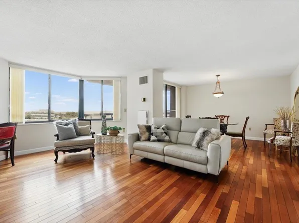 624 Harmon Cove Tower, Secaucus, NJ 07094