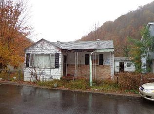 9 Varsity Ln, Logan, WV 25601