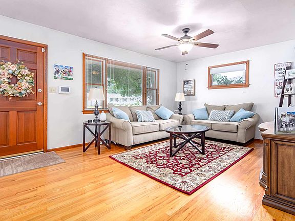4th image of 1604 Crestwood Blvd