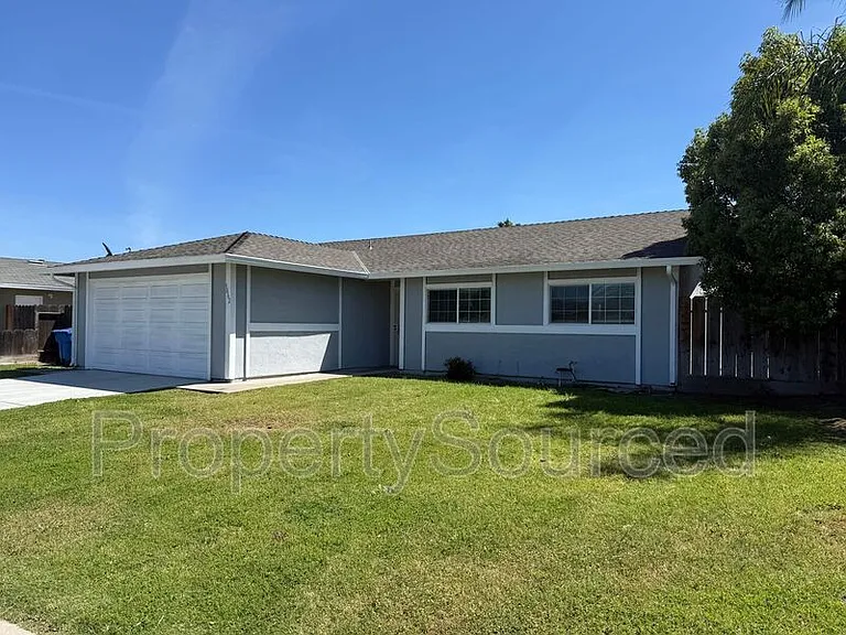 1462 Snyder St — Photo 2