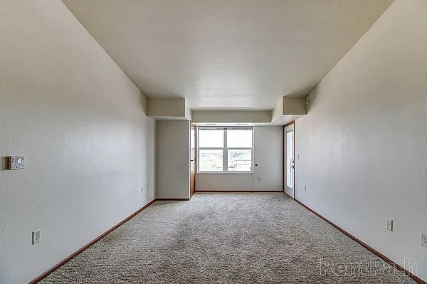 Kenwood on 5th Apartments — Photo 7