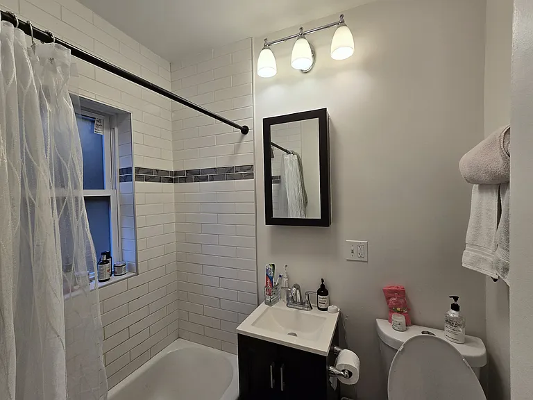 2131 W Giddings St #2A — Photo 3