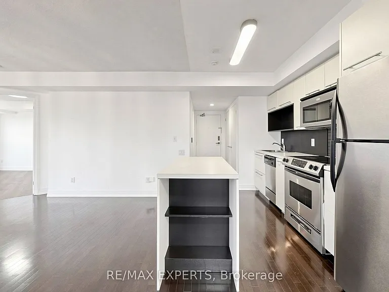 21 Carlton St #507 — Photo 14