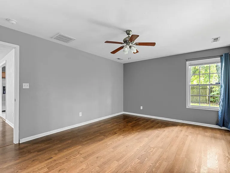 633 W 29th St — Photo 15