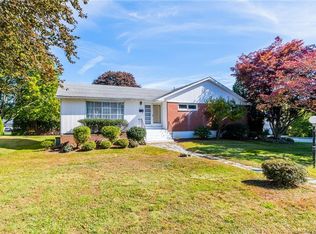 9 Harbor Ln, New London, CT 06320