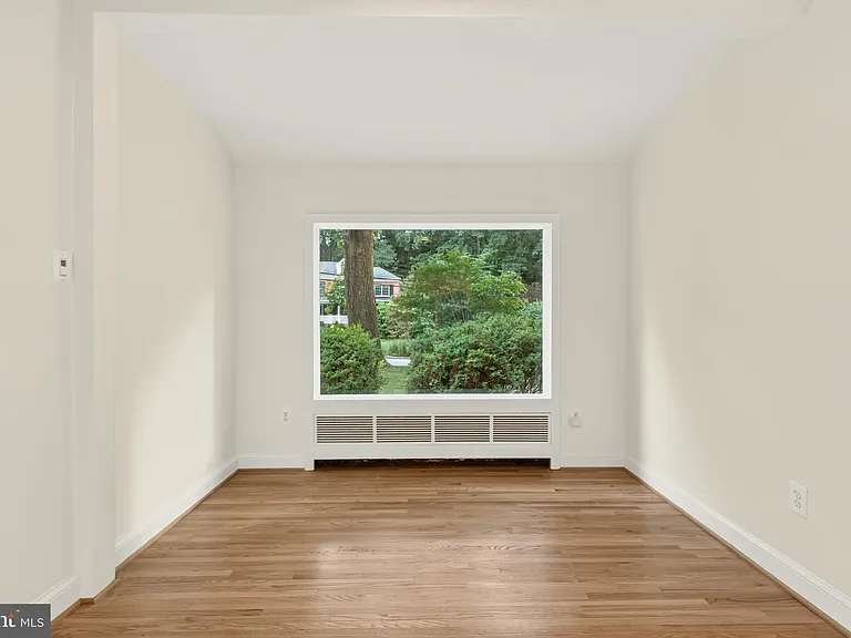2375 N Vernon St — Photo 16