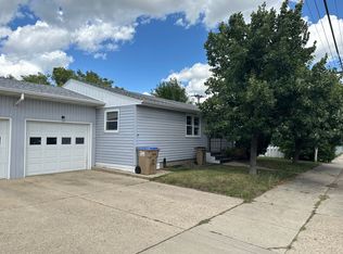 616 16th Ave SW, Minot, ND 58701