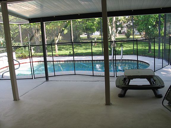 Relax by taking a dip in the pool (baby barrier is removable)