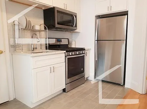 2 bed, 1.0 bath, 633 sqft, $2,800 — Photo 1
