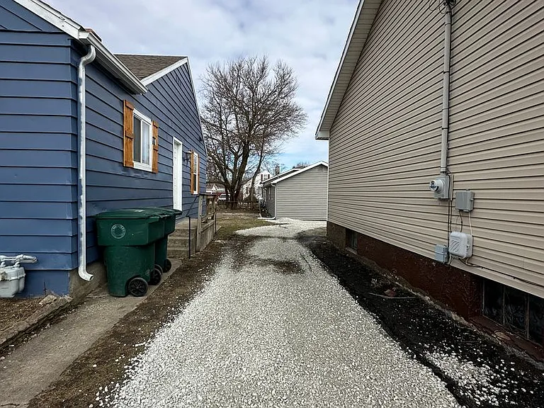 1404 W Bethel Ave — Photo 30