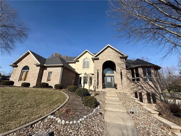 5007 S Mission Dr, Saint Joseph, MO 64505