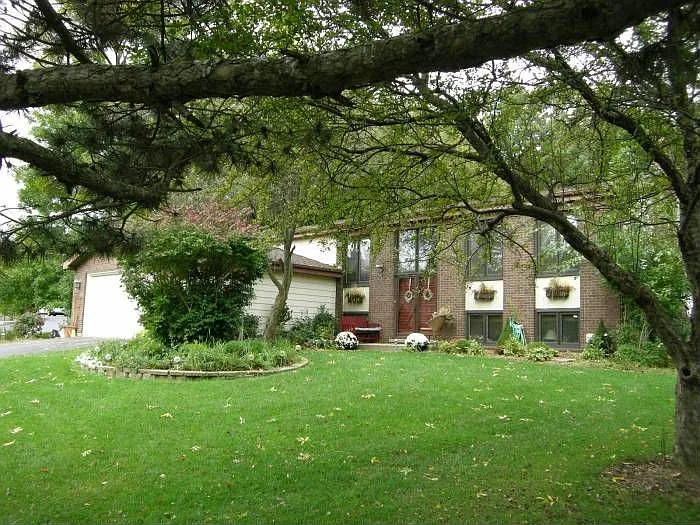 195 Hillcrest Ter photo 1