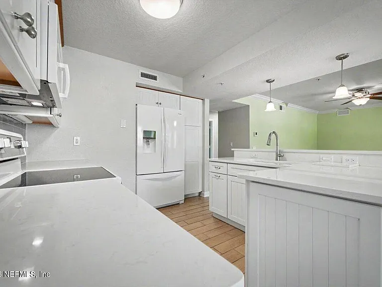 101 25th Ave S #J13 — Photo 16