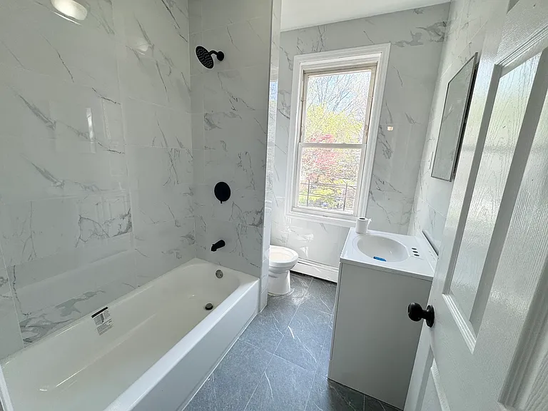 93 Taft Ave #2 — Photo 4
