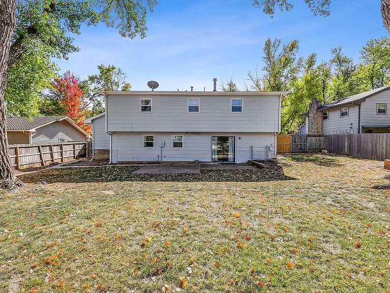 873 E Greenway Ct — Photo 11
