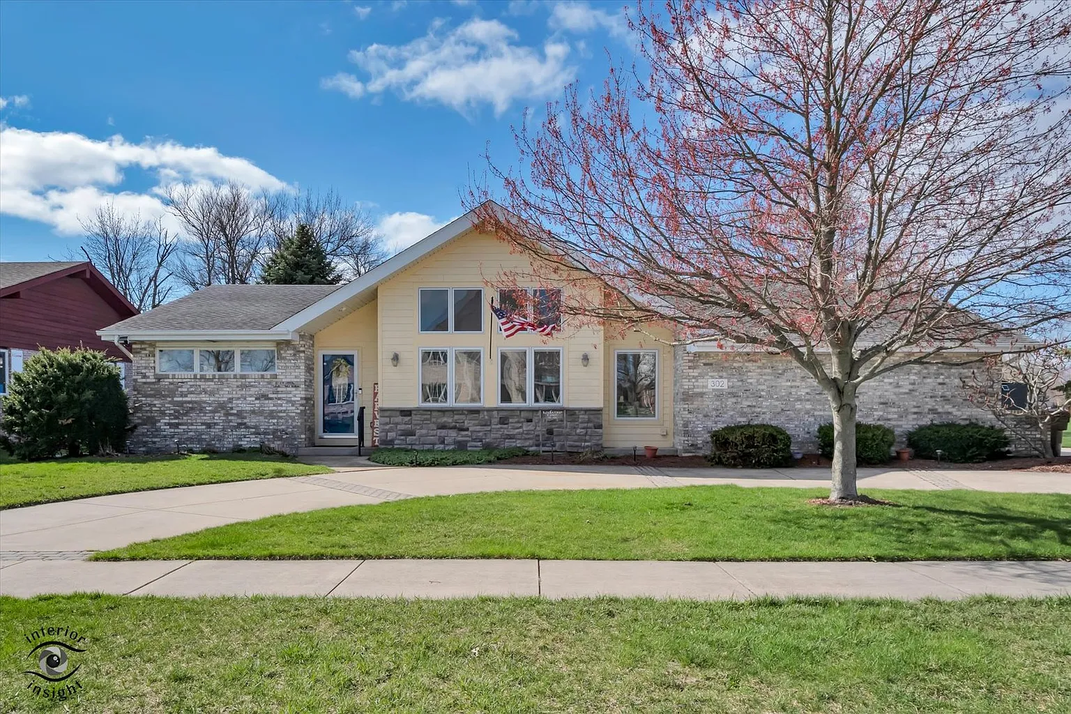 302 Miller St photo 1