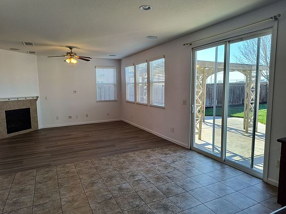 5th image of 2588 Woodfield Way