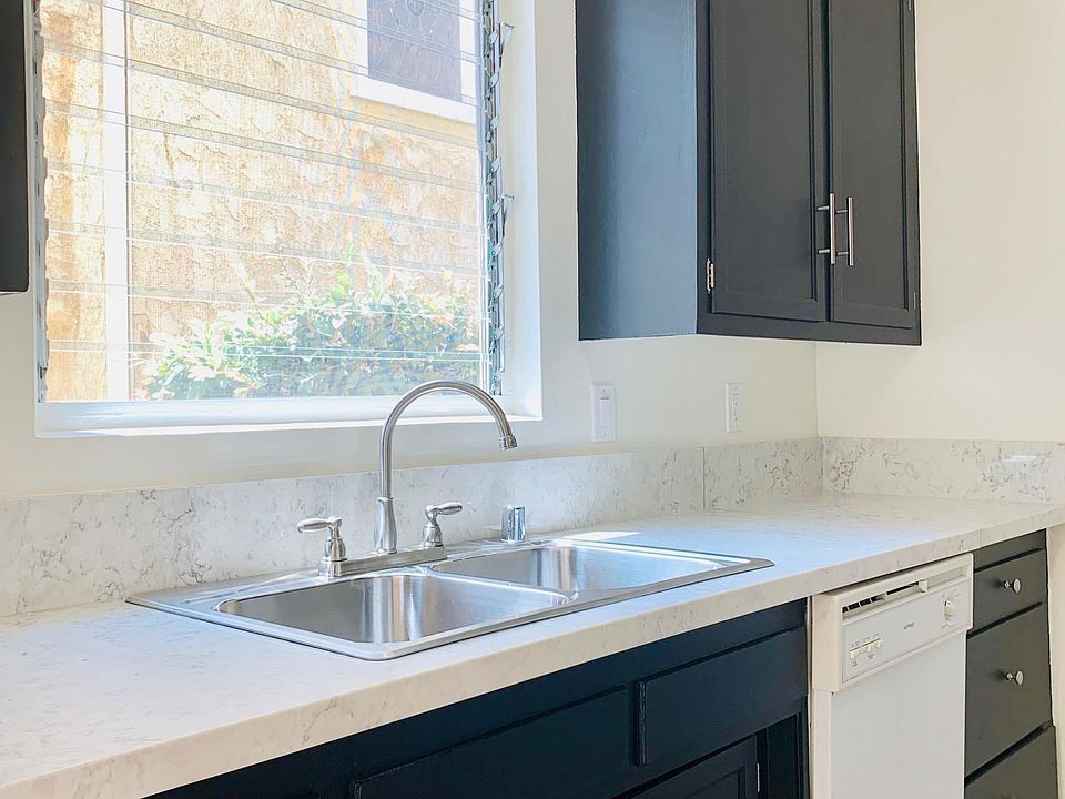 1st image of 423 S Maple Dr APT 1