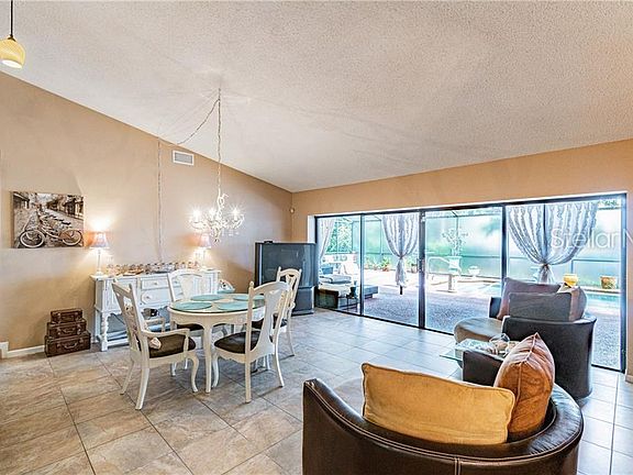 2nd image of 853 Park Ct