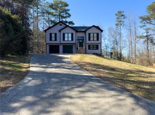 1305 Country Acres Ln, Lawrenceville, GA 30045