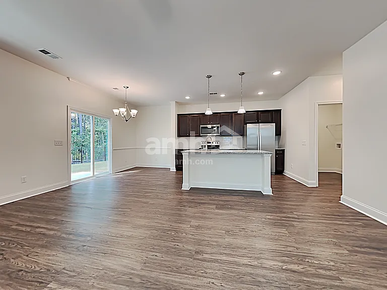 505 W Lionel Rd — Photo 8
