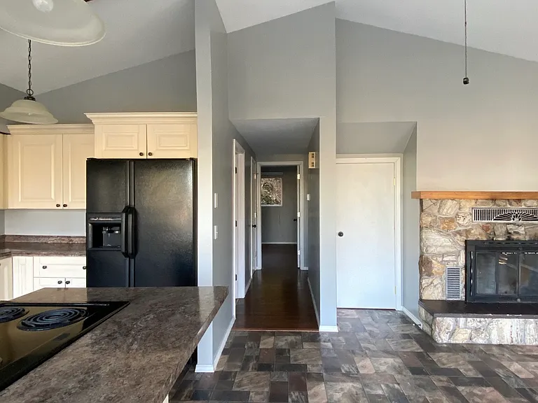 904 O Ave #A — Photo 3