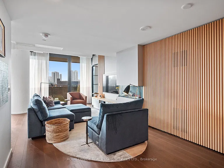 21 Lawren Harris Sq #904 — Photo 6