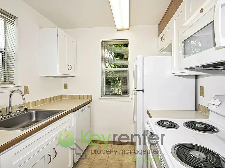 6042 Fauntleroy Way SW — Photo 6
