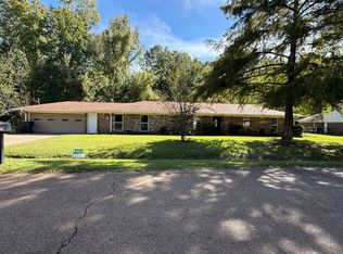 114 Linda Dr, Vicksburg, MS 39180