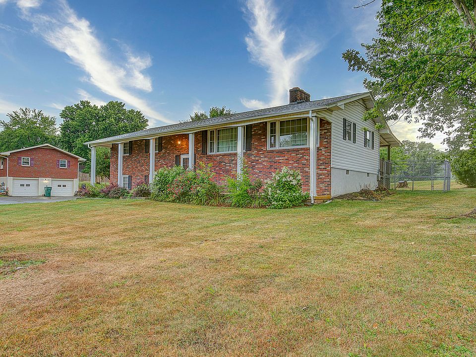 1st image of 400 Lynnwood Dr