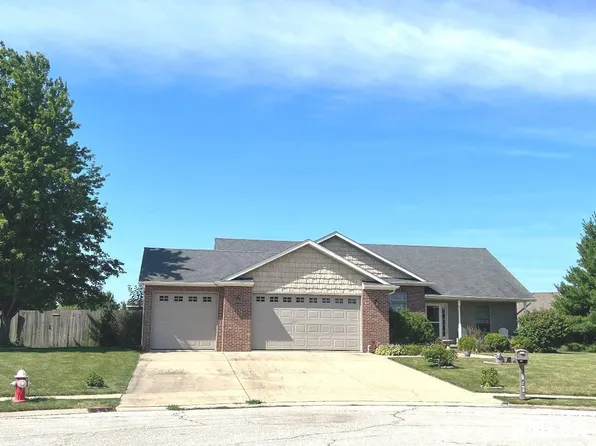 520 Northpoint Ct, Chatham, IL 62629