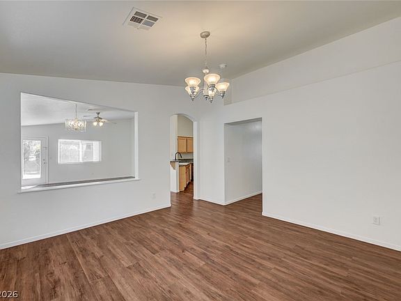 5th image of 635 Castlebridge Ave