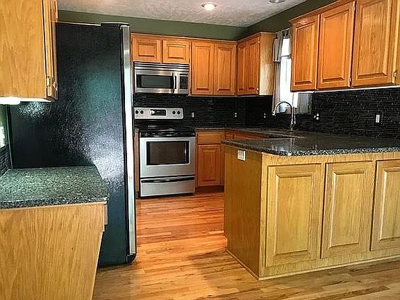 5th image of 21813 Crestline Cir