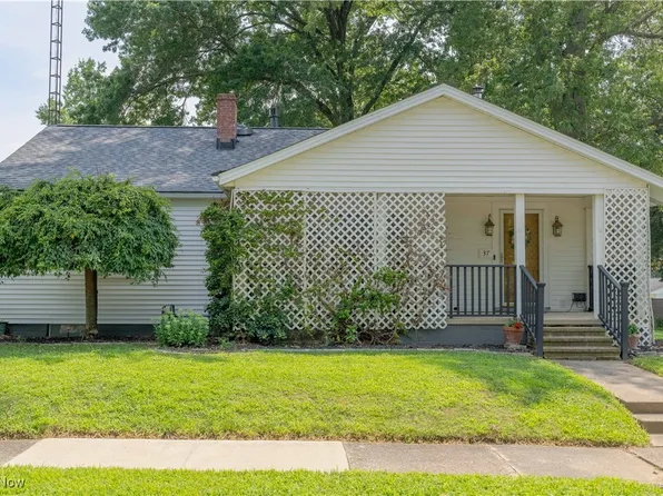 37 4th St NE, Navarre, OH 44662