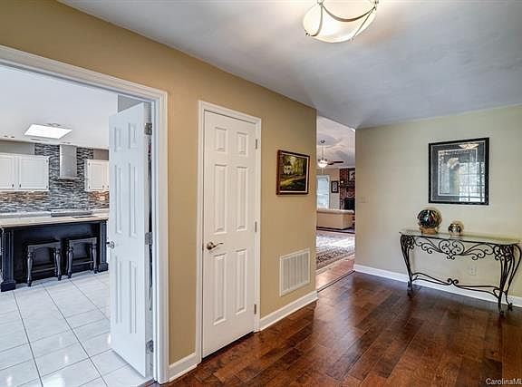 2nd image of 5508 Dunedin Ln
