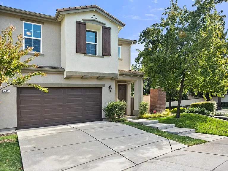 741 Candela Cir — Photo 17